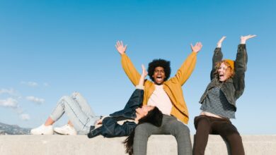 25 money moves to make by age 25 in Canada