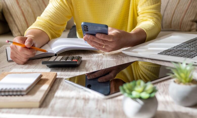 Breaking barriers in financial education Breaking barriers in financial education