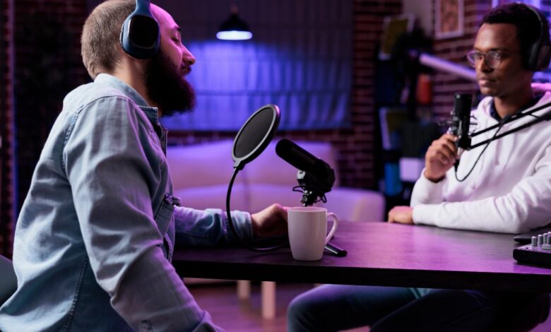 The Best Side Hustle Podcasts [2025]: Learn from the Experts