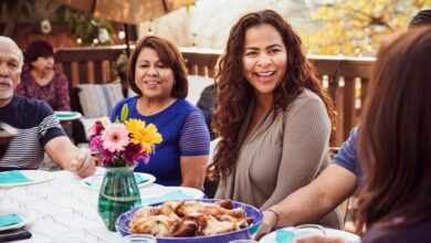 8 Latino Financial Influencers to Follow in 2023
