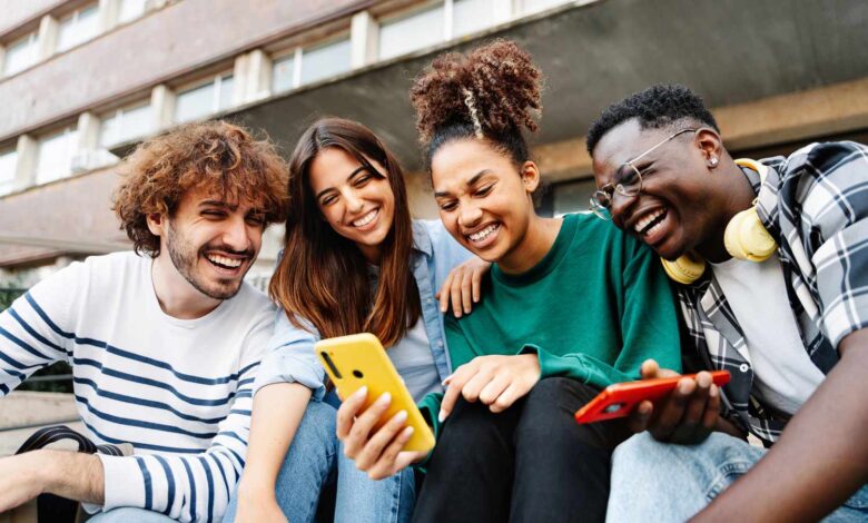 How to Talk About Money with Friends How to Talk About Money with Friends