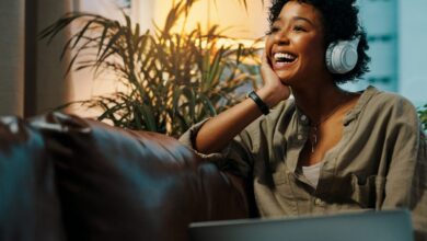 10 Podcasts Every Black Woman Should Be Listening To About Money, Business, And Leveling Up – Essence